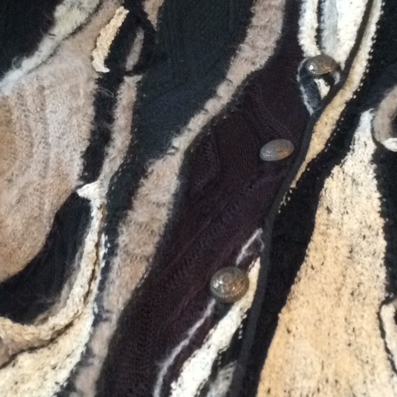 Women’s top of the line Coogi sweater - Picture 2 of 6